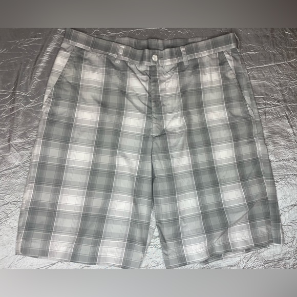 Ben Hogan Performance 100% polyester white & gray flat front plaid shorts - Picture 7 of 12